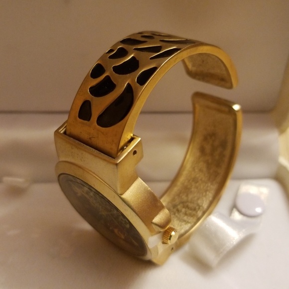 Jaguar/ Cheetah Watch - Picture 2 of 3